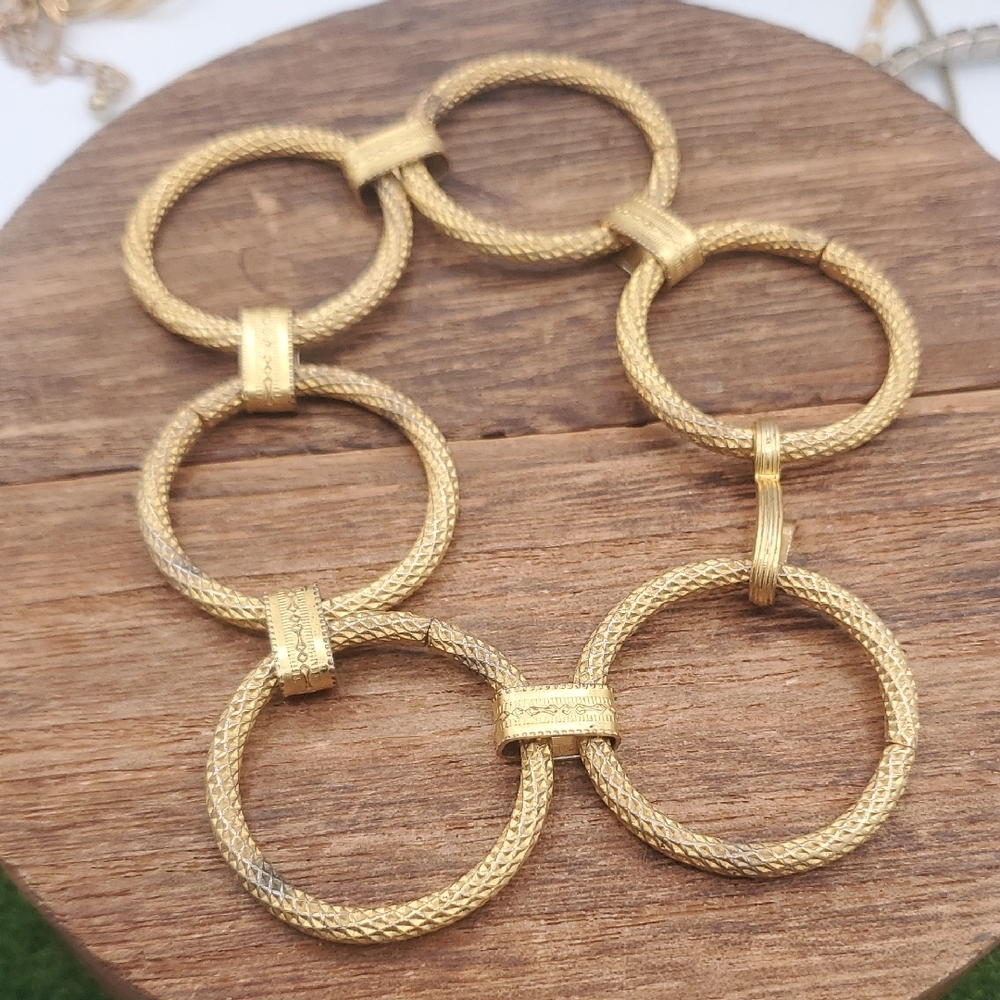 Gold-Tone Linked Circle Bracelet - Elegant Women's Jewelry B3431